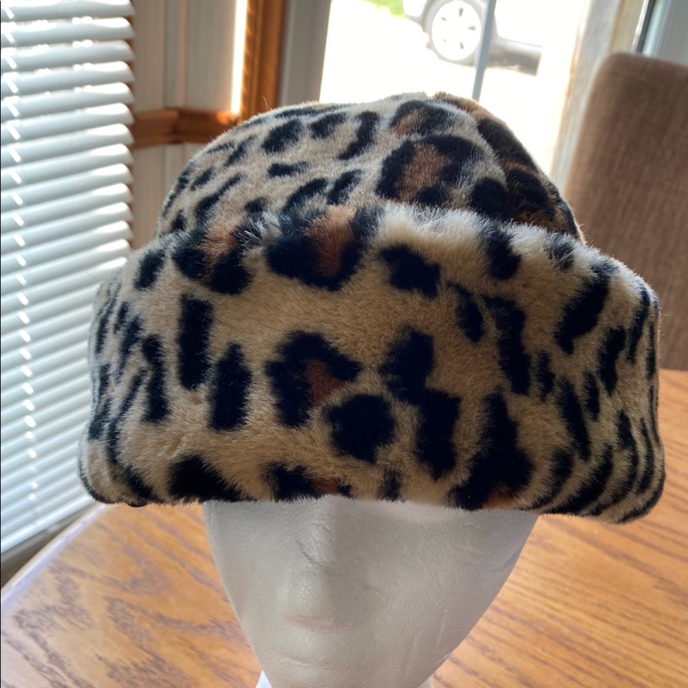 Leopard Print Faux Fur Bucket Hat